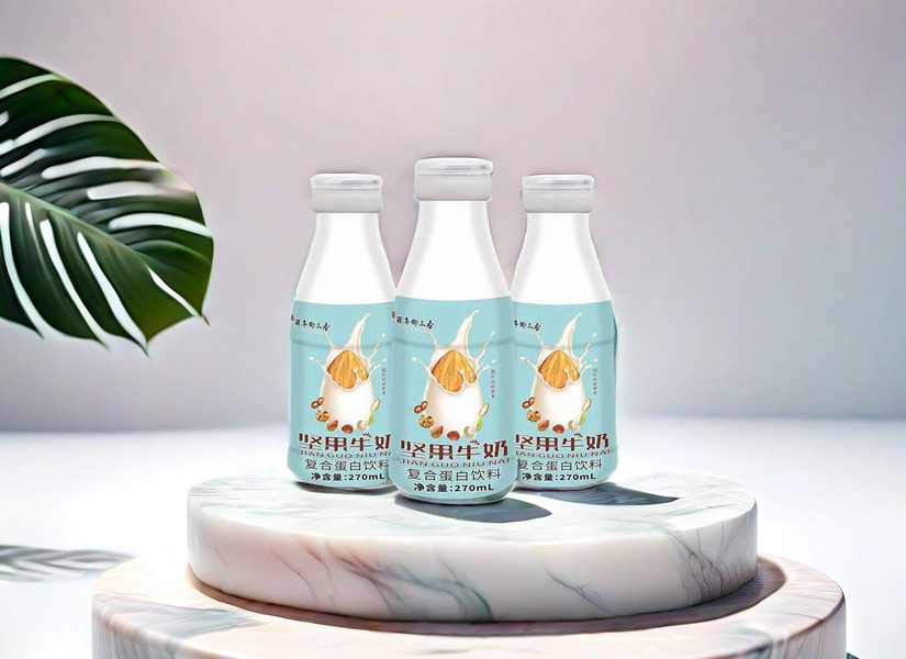 百年椰正香坚果牛奶复合蛋白饮料，口感与营养的完美融合